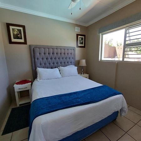 Poolside Guest House Port Shepstone Exteriér fotografie