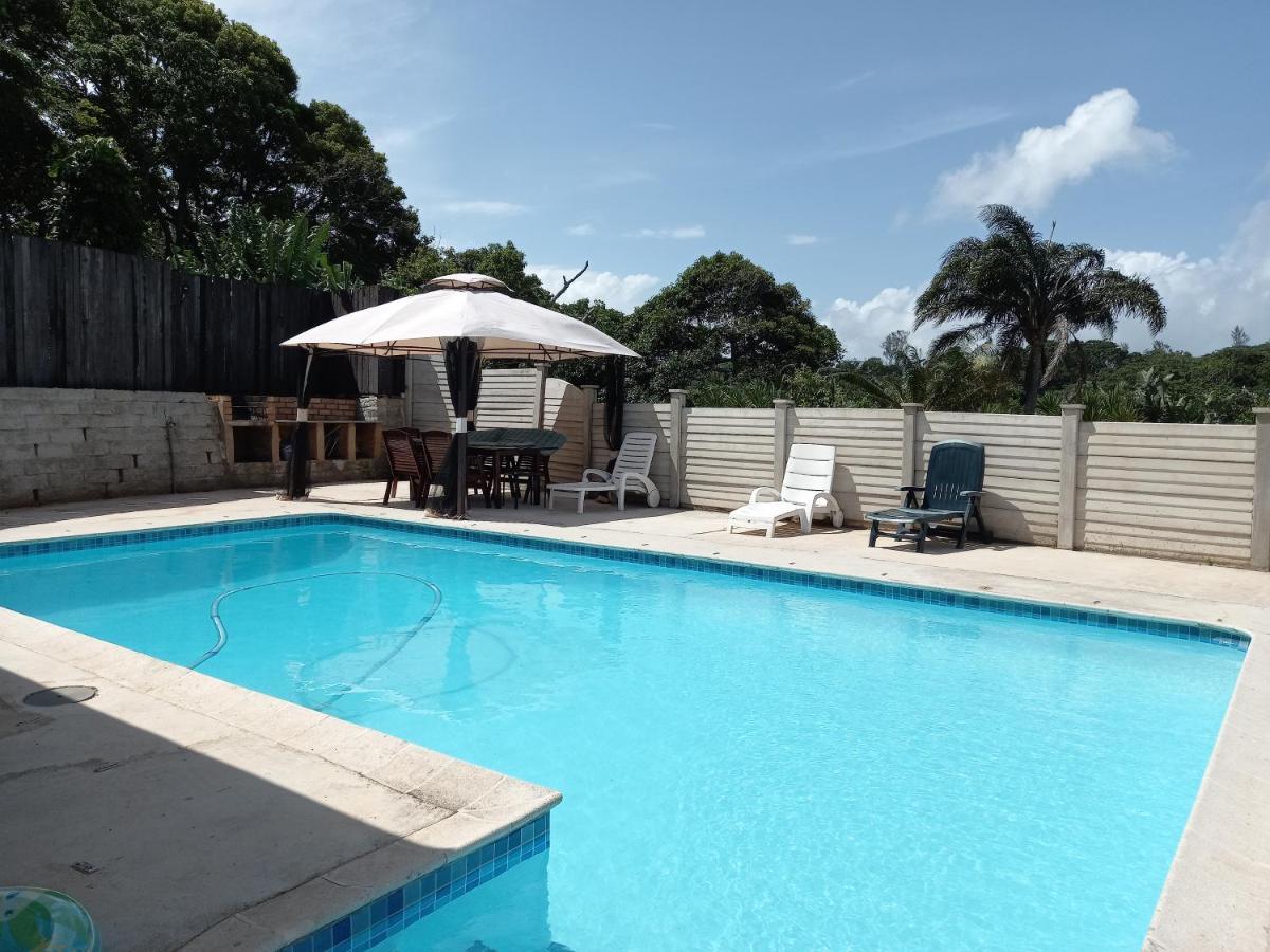 Poolside Guest House Port Shepstone Exteriér fotografie