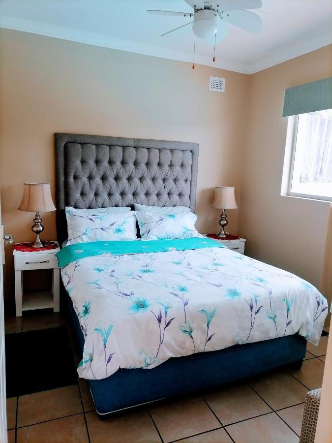 Poolside Guest House Port Shepstone Exteriér fotografie